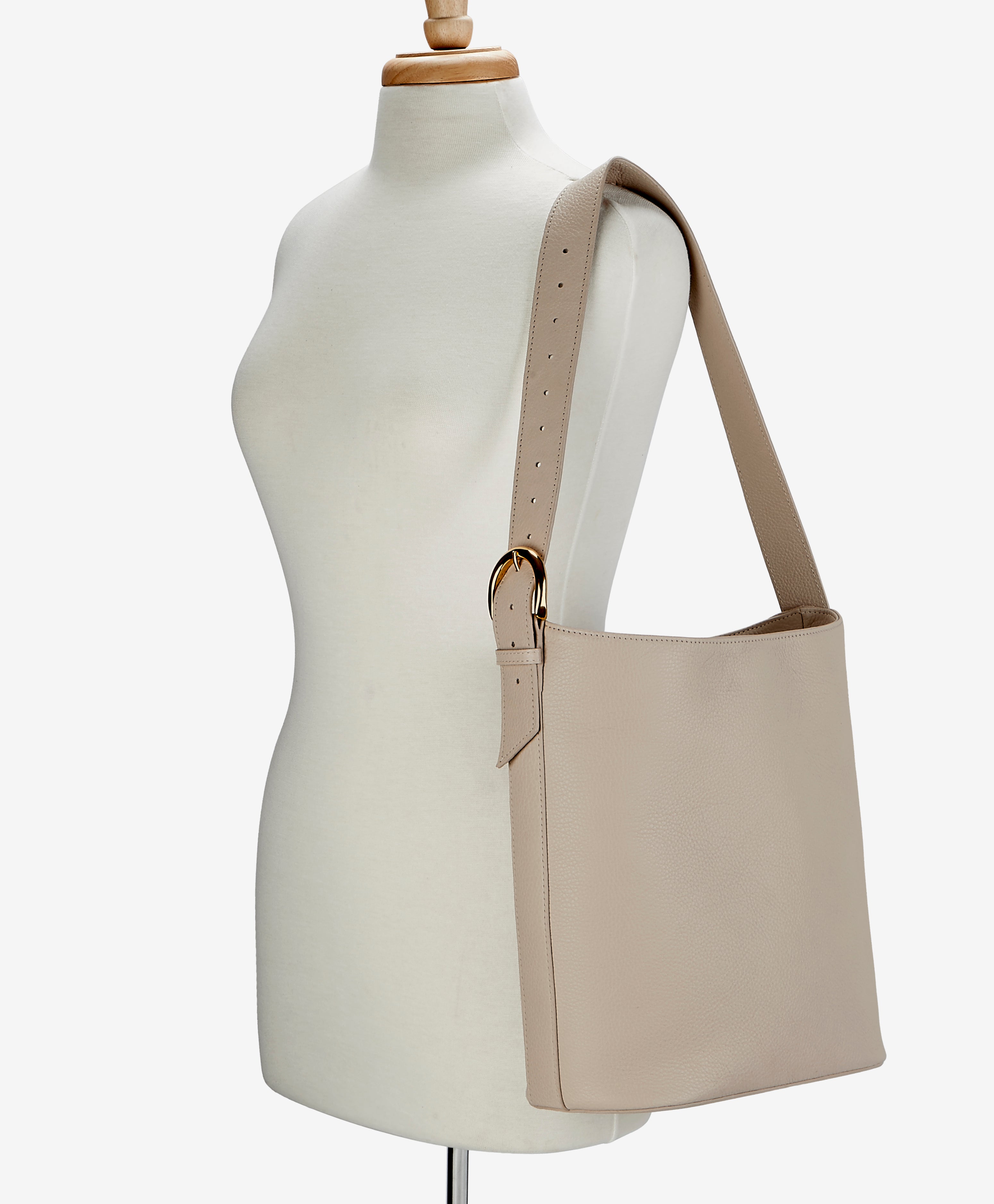 Avery Bucket Bag