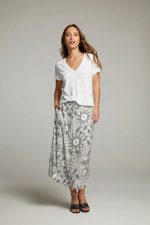 Satén V-Neck Tee - Image 12
