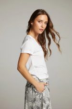 Satén V-Neck Tee - Image 8